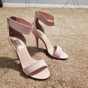 7.5 pink heels